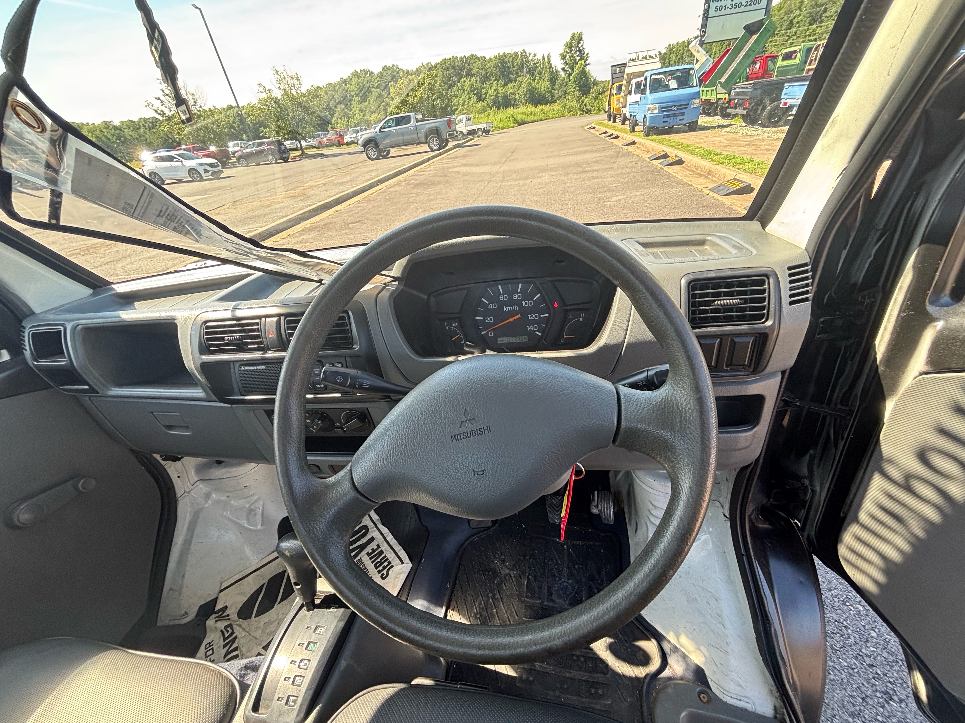 2001 Mitsubishi Minicab JDM car for sale — photo 2 of 7